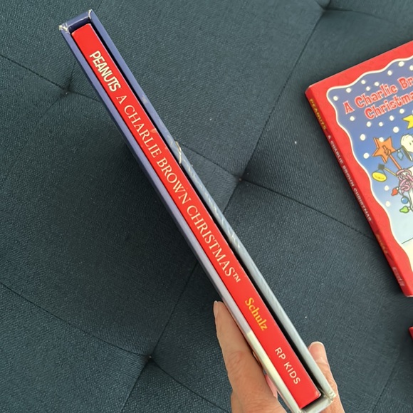 A Charlie Brown Christmas boxed book set  and coloring kit - Picture 5 of 13